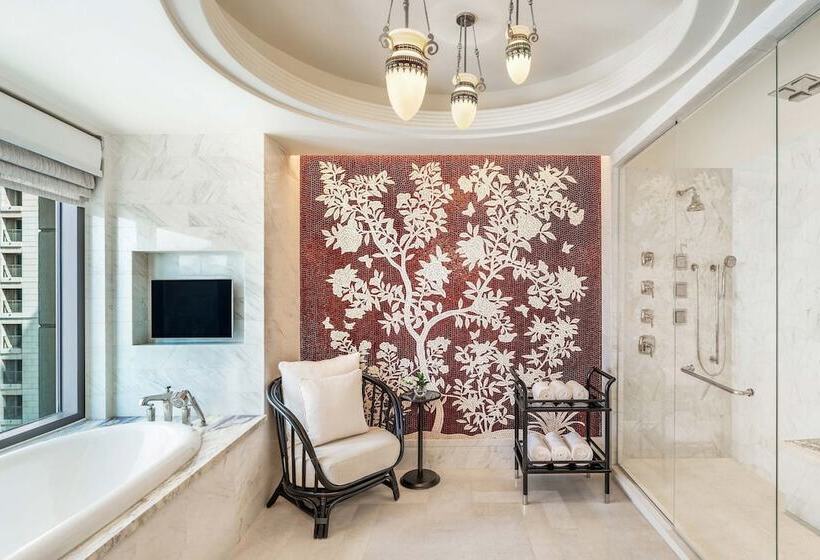 سوئیت سلطنتی 2 خوابه, The St. Regis Cairo