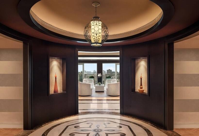 سوئیت سلطنتی 2 خوابه, The St. Regis Cairo