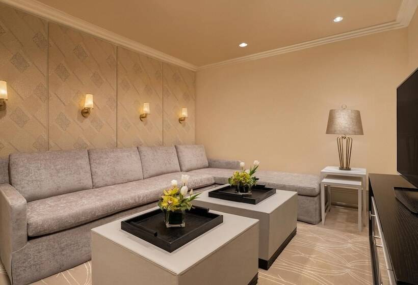 سوئیت سلطنتی 2 خوابه, The St. Regis Cairo