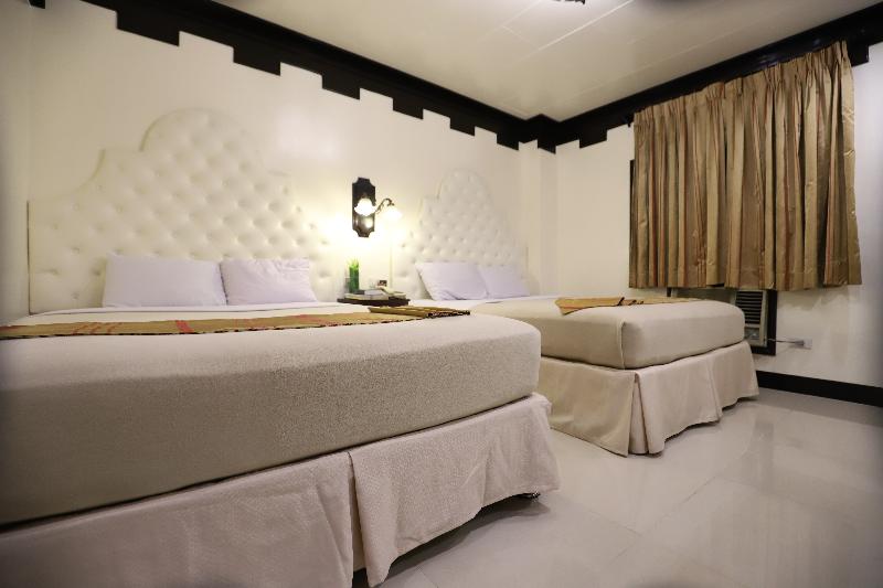 디럭스 룸, Zen Rooms Camelot Hotel Qc