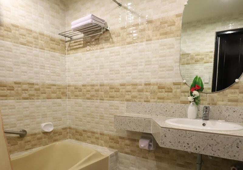 디럭스 룸, Zen Rooms Camelot Hotel Qc