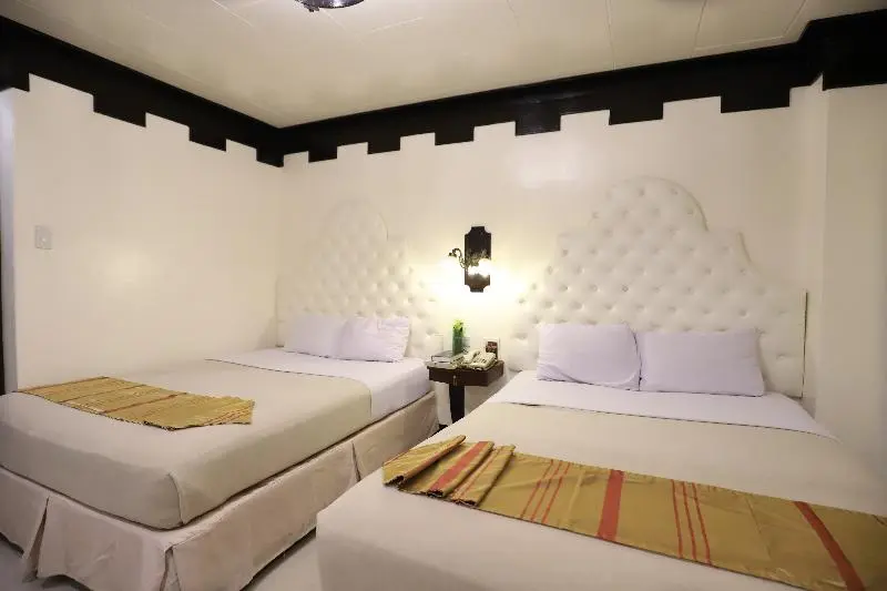 デラックスルーム, Zen Rooms Camelot Hotel Qc