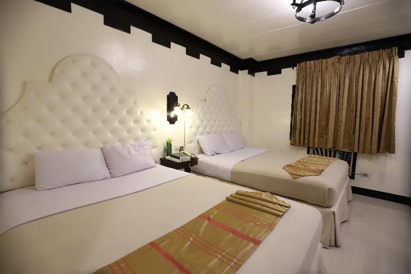 디럭스 룸, Zen Rooms Camelot Hotel Qc