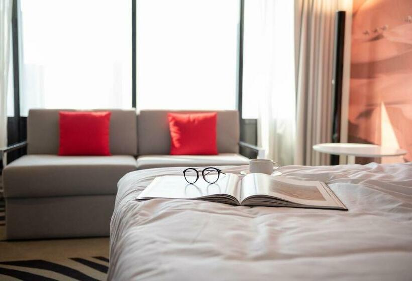 اتاق استاندارد با چشمانداز شهر, Novotel Sharjah Expo Centre