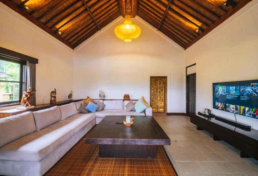 וילה עם חדר שינה אחד ובריכת שחיה, Patal Kikian Villa