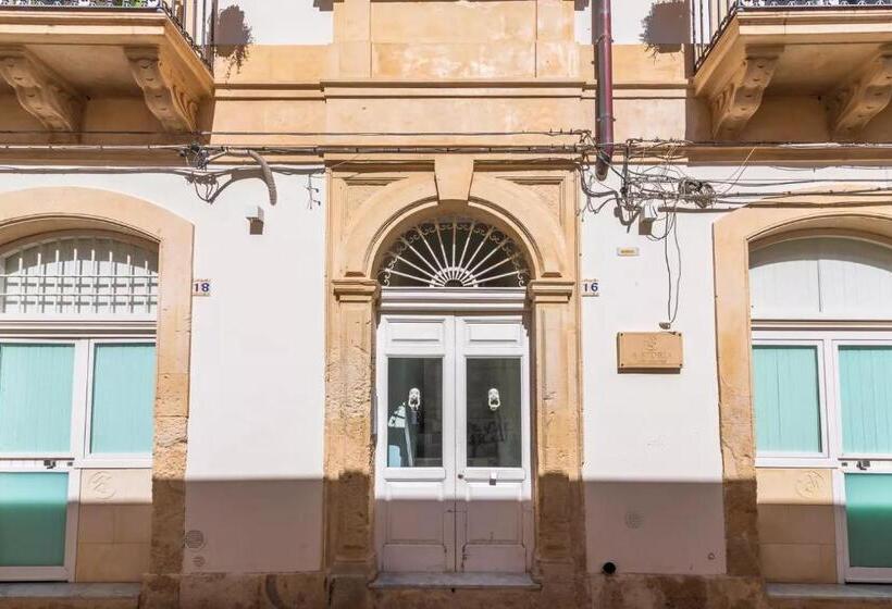 דירת שני חדרים, A'storia