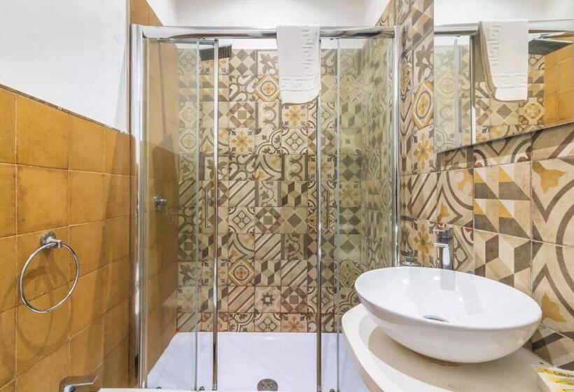 דירת שני חדרים, A'storia