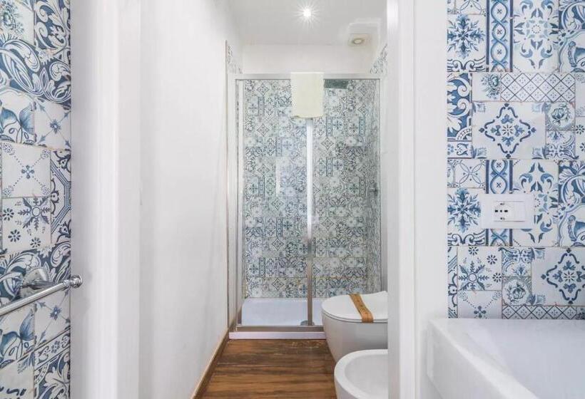 דירת חדר עם טרסה, A'storia