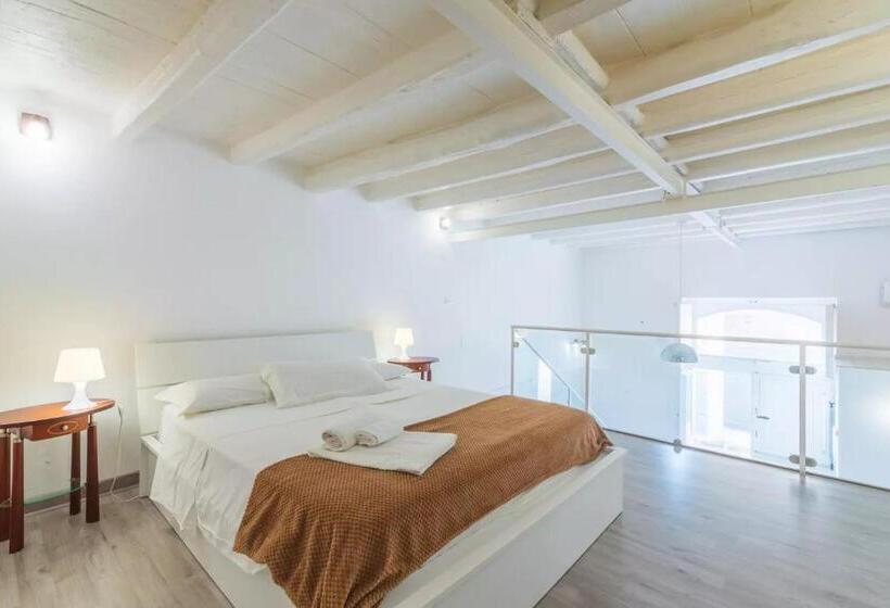 חדר סטנדרט, A'storia