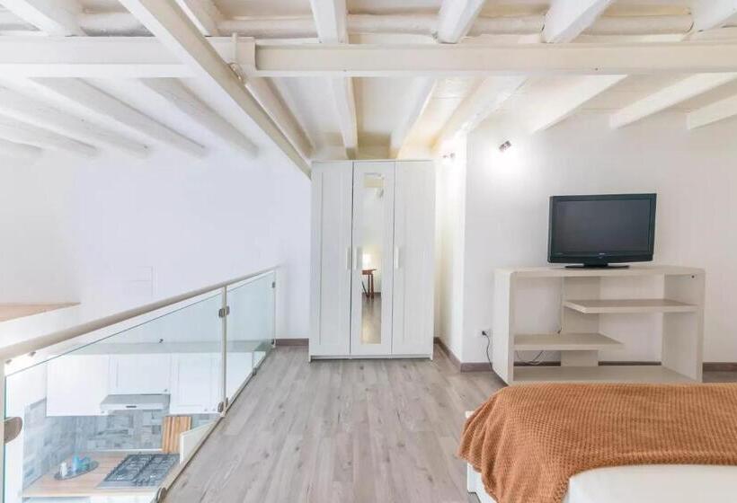 חדר סטנדרט, A'storia