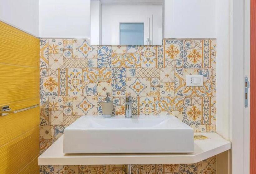 חדר סטודיו סטנדרד, A'storia