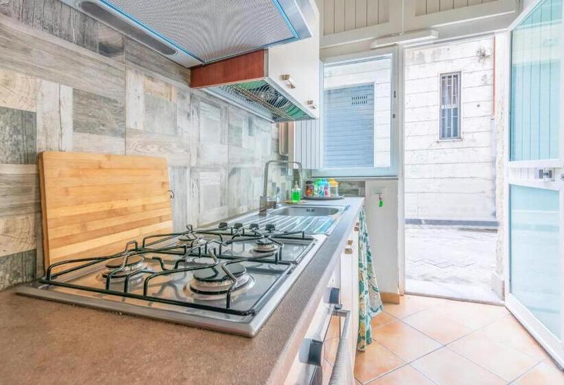 חדר סטודיו סטנדרד, A'storia