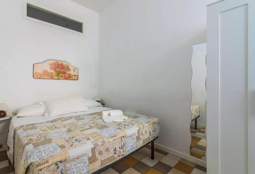 דירת חדר דלוקס, A'storia