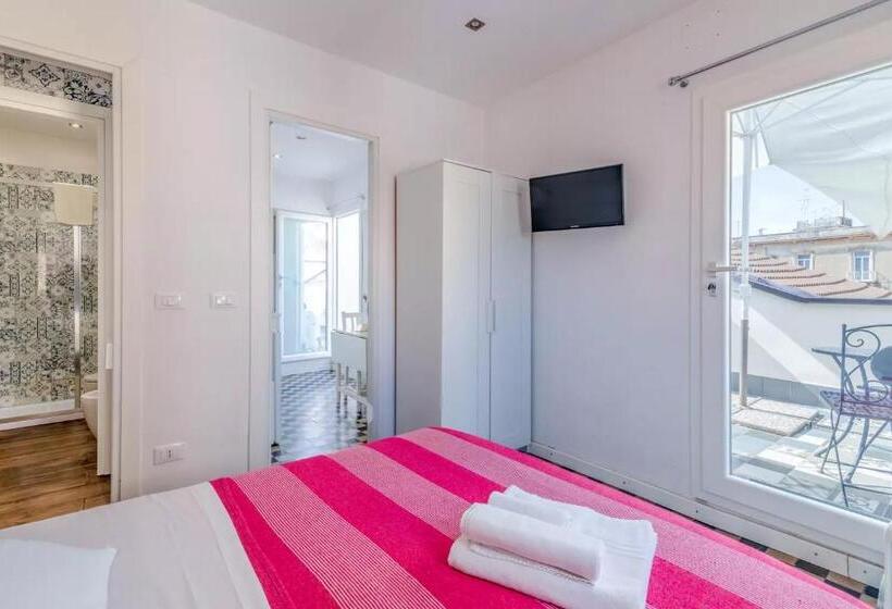 דירת חדר עם טרסה, A'storia