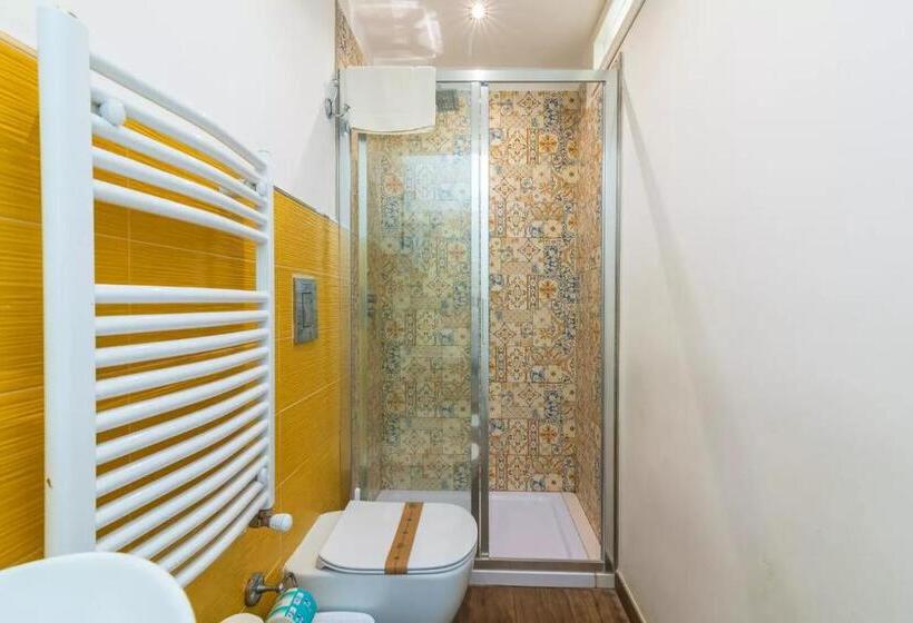 דירת חדר, A'storia