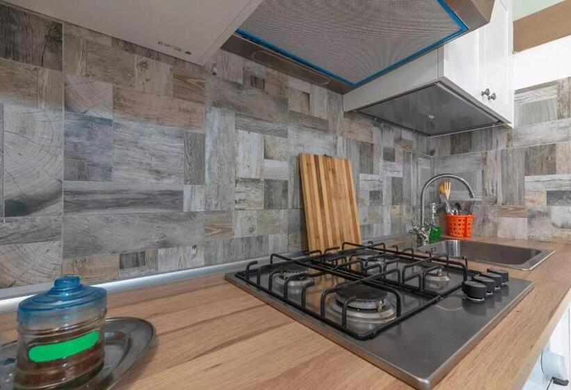 חדר סטנדרט, A'storia