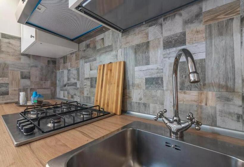 חדר סטנדרט, A'storia