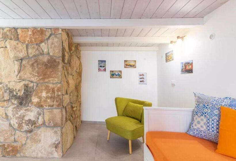 חדר סטנדרט, A'storia