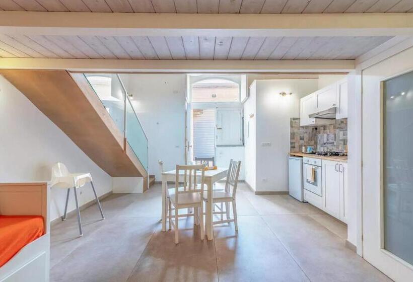 חדר סטנדרט, A'storia