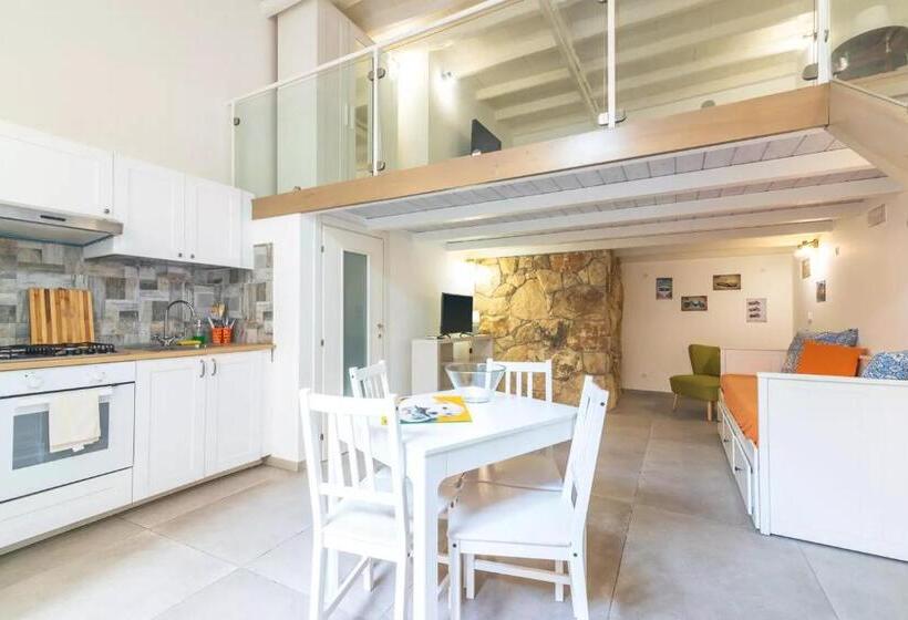 חדר סטנדרט, A'storia