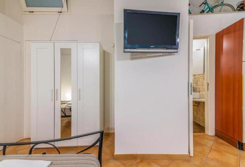 חדר סטודיו סטנדרד, A'storia