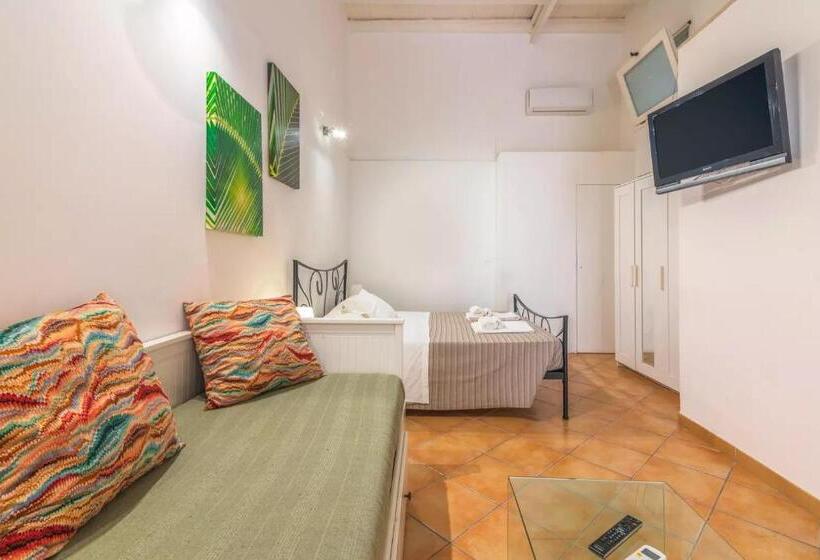 חדר סטודיו סטנדרד, A'storia