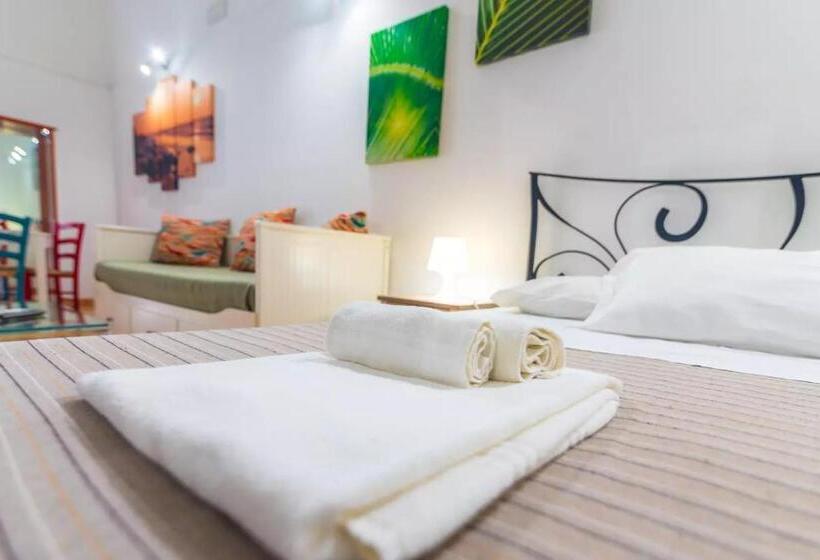 חדר סטודיו סטנדרד, A'storia