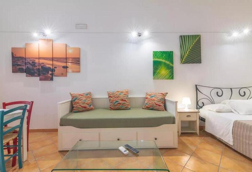 חדר סטודיו סטנדרד, A'storia