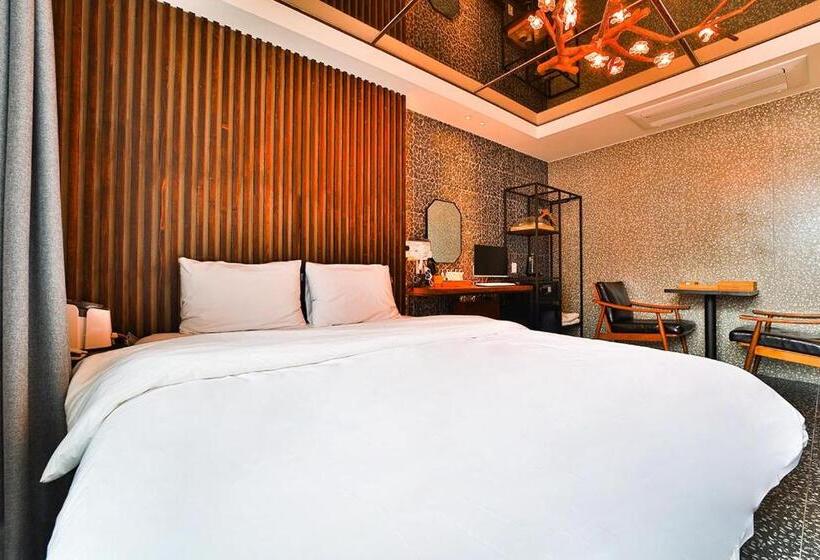 Quarto deluxe, February Tongyeong Jukrim