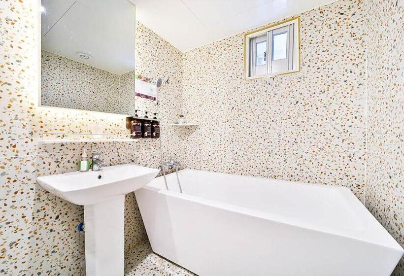 Quarto deluxe, February Tongyeong Jukrim