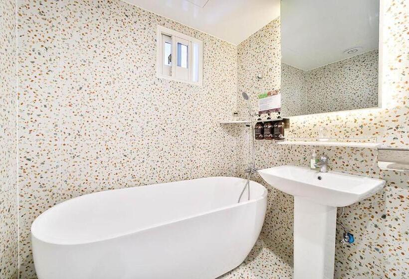 Suite Familiar, February Tongyeong Jukrim