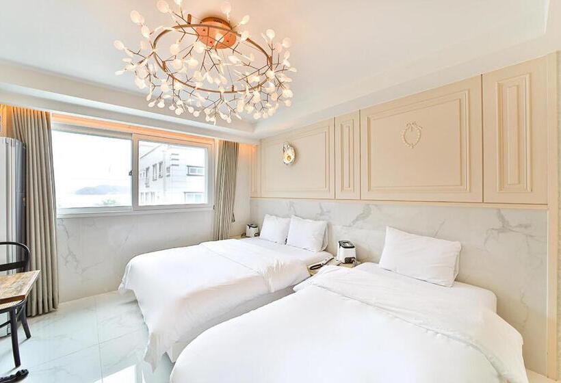 Suite Familiar, February Tongyeong Jukrim