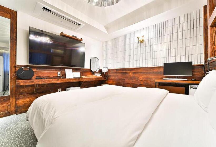 Suite, February Tongyeong Jukrim