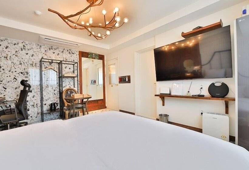 Suite, February Tongyeong Jukrim