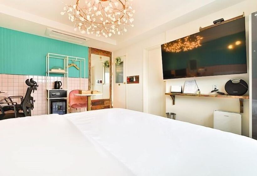 Suite, February Tongyeong Jukrim