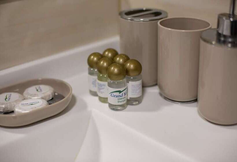 غرفة عائلية, Grand More
