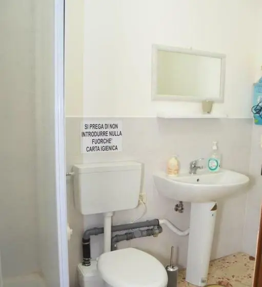 اتاق استاندارد سه نفره, B&b Tanese