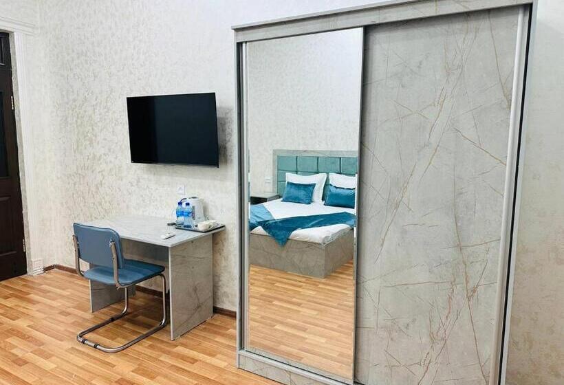 Habitació Triple Estàndard, Art Apart