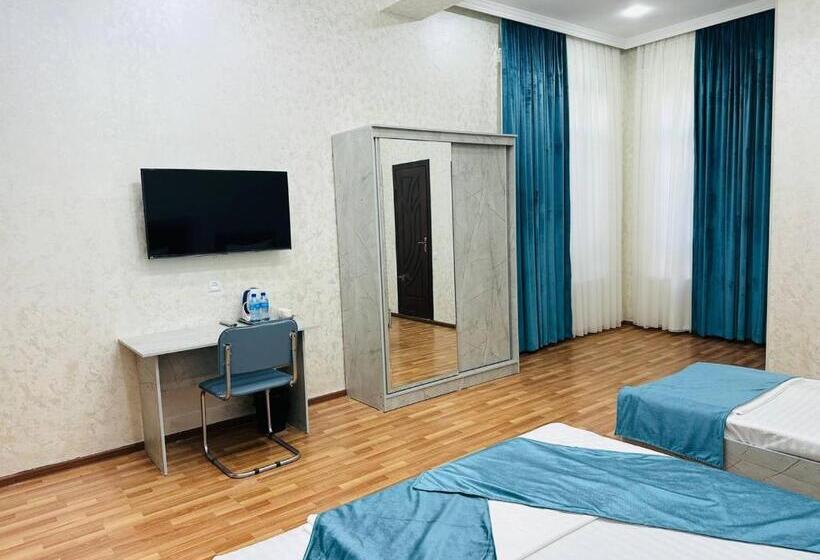 Habitació Triple Estàndard, Art Apart