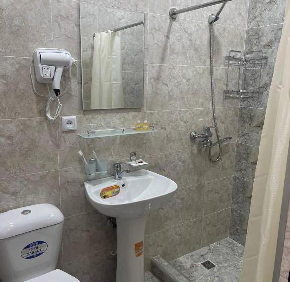 Habitació Triple Estàndard, Art Apart