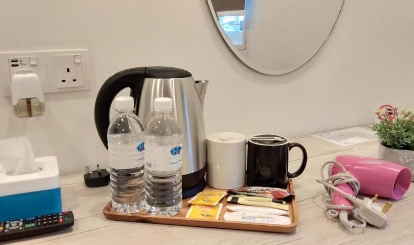 エコノミールーム, The Wood Boutique