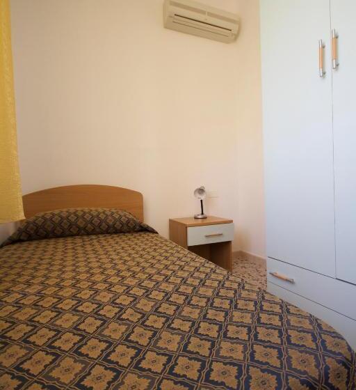 اتاق استاندارد یک نفره, B&b Santa Gilla