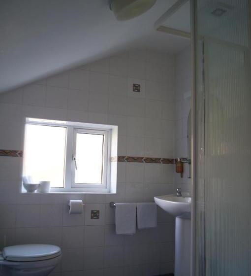 חדר משפחתי, Ardrinane House