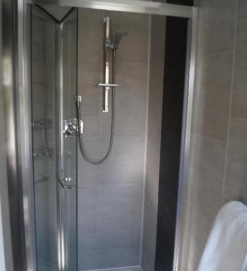 غرفة عائلية, Ardrinane House