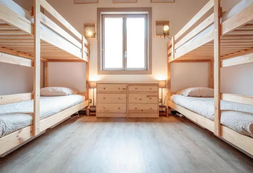 تختخواب در اتاق مشترک, Wood N Sea Surf Lodge Auberge De Jeunesse
