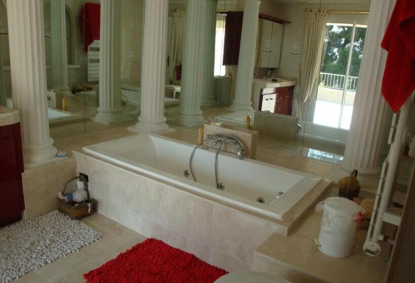 سوئیت با تخت بزرگ, La Bergerie B&b