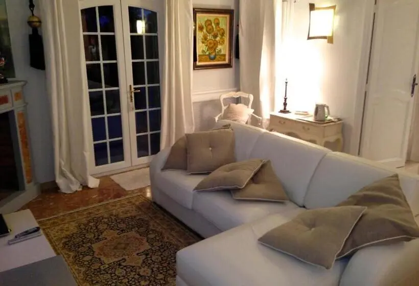 سوئیت با تخت بزرگ, La Bergerie B&b