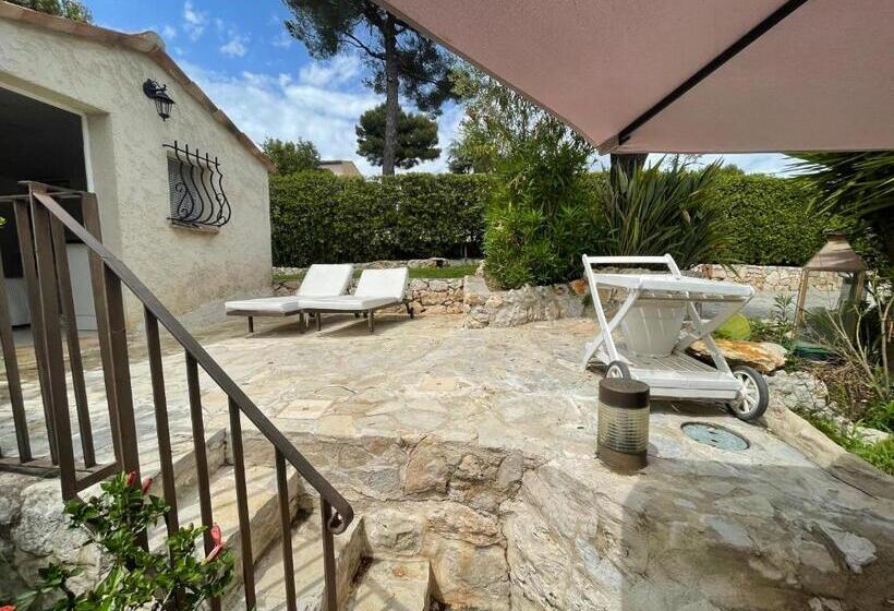 اتاق استاندارد با چشمانداز استخر, La Bergerie B&b