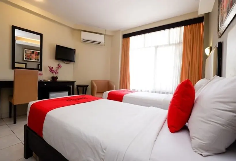 Camera Deluxe, Reddoorz Plus @ Singosari Raya