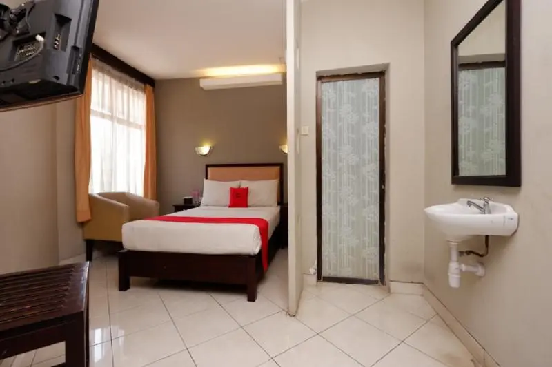Suite, Reddoorz Plus @ Singosari Raya
